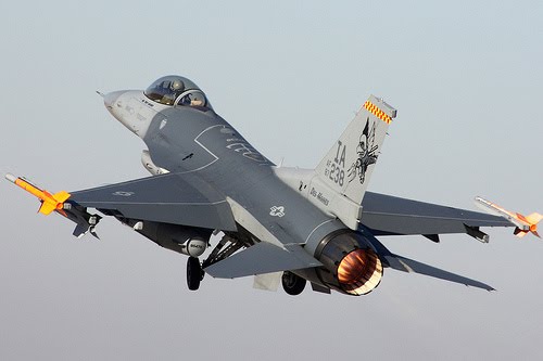 F-16.