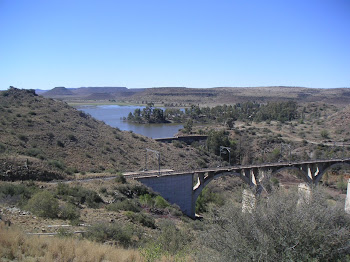 Bethulie dam and rail bridge