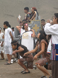 HERMANOS DE LA AGRUPACIÓN CULTURAL KAPAQ SUMAQ AYLLU, DEFENSORES DE LA HUACA "EL PARAÍSO"