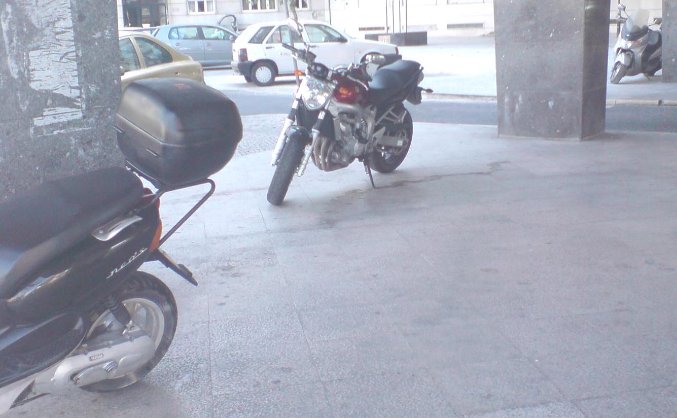 [moto.jpg]