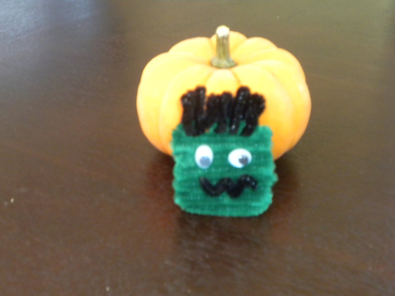 Daddy Day Care Halloween Craft. Pipe cleaner Frankenstein.