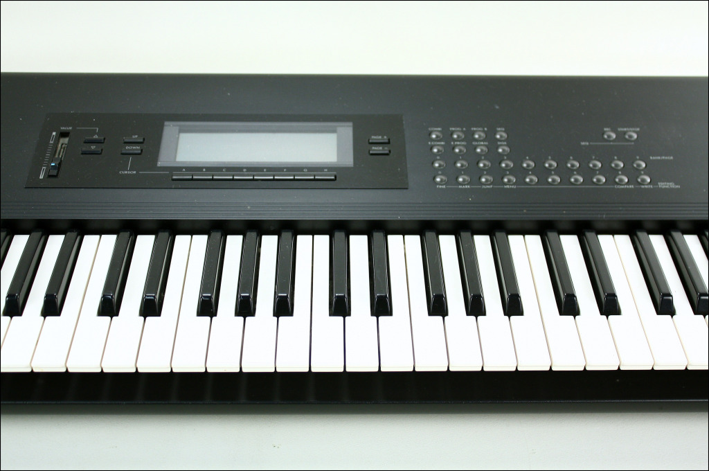 MATRIXSYNTH-B: Korg T3 61 Key Synthesizer Workstation.