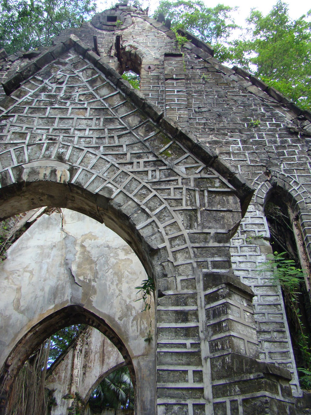 [The+church+in+ruins,+Ross+Island,+Andaman-723279.JPG]