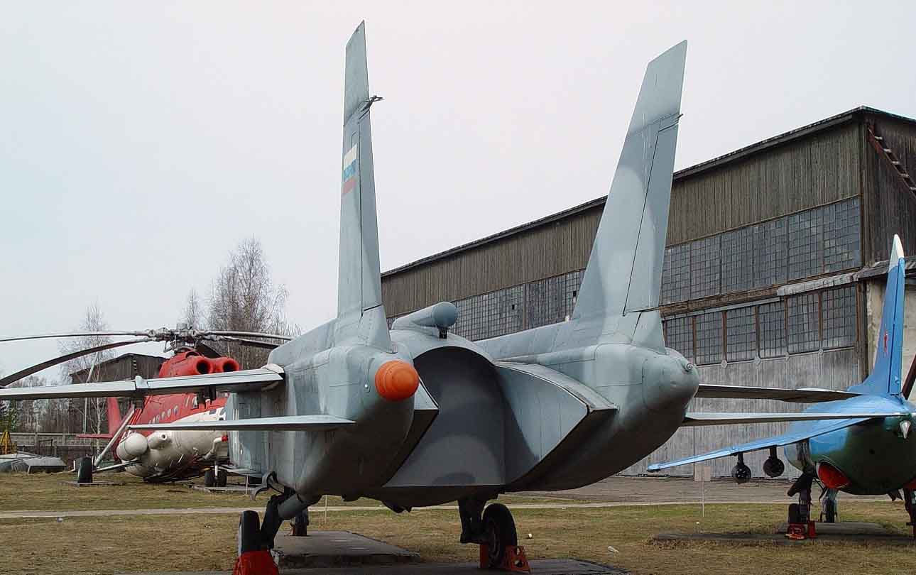 [Yak-141(05a).jpg]