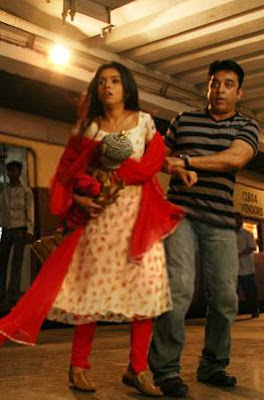 dasavatharam movie kamal hassan and asin running away with perumal statue