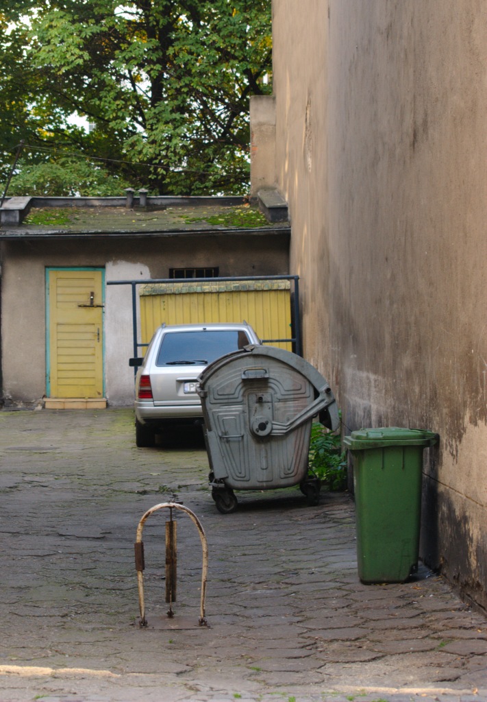 [podwórko+Za+Bramką.jpg]