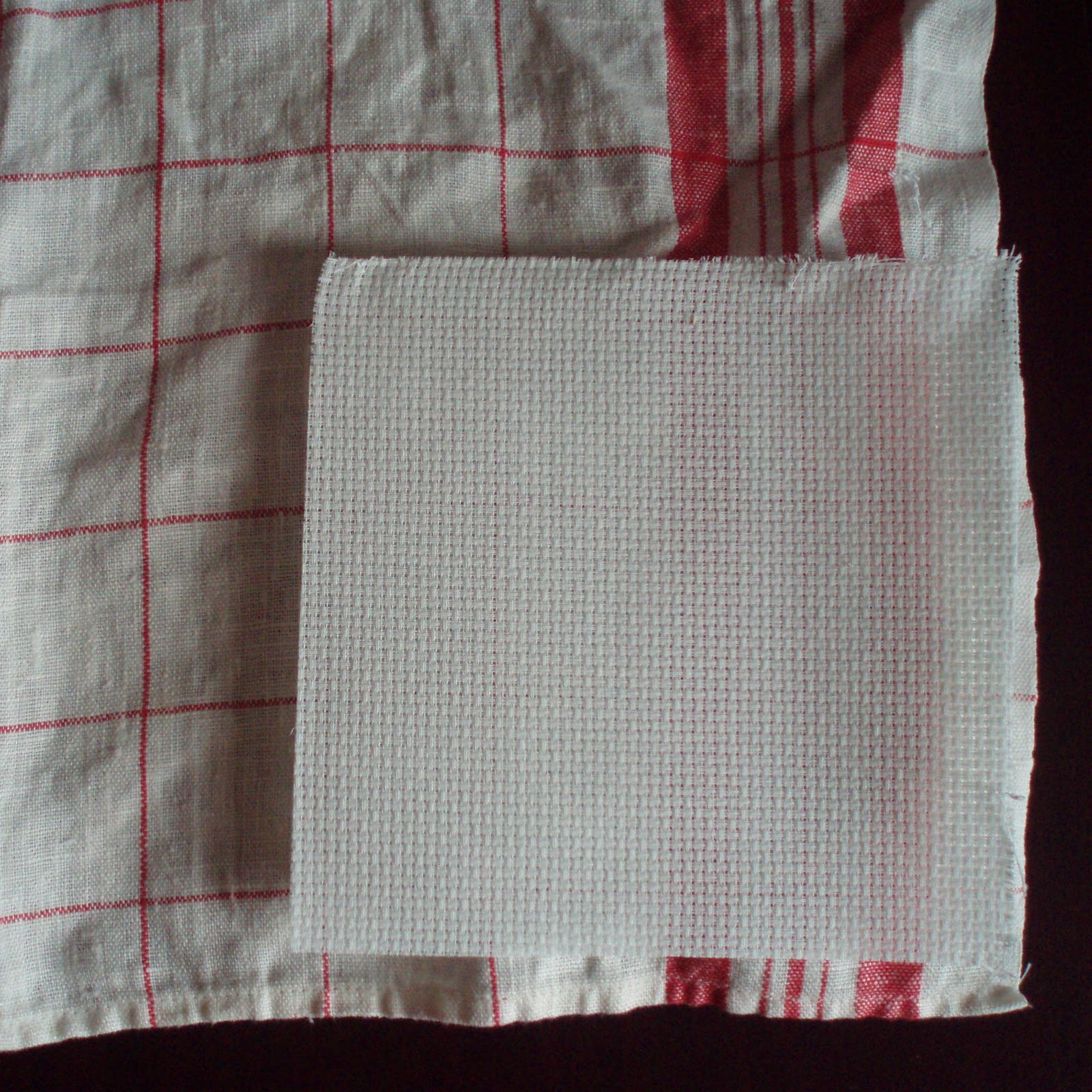 DIgenY HowTo CrossStitch Monogramed Tea Towel