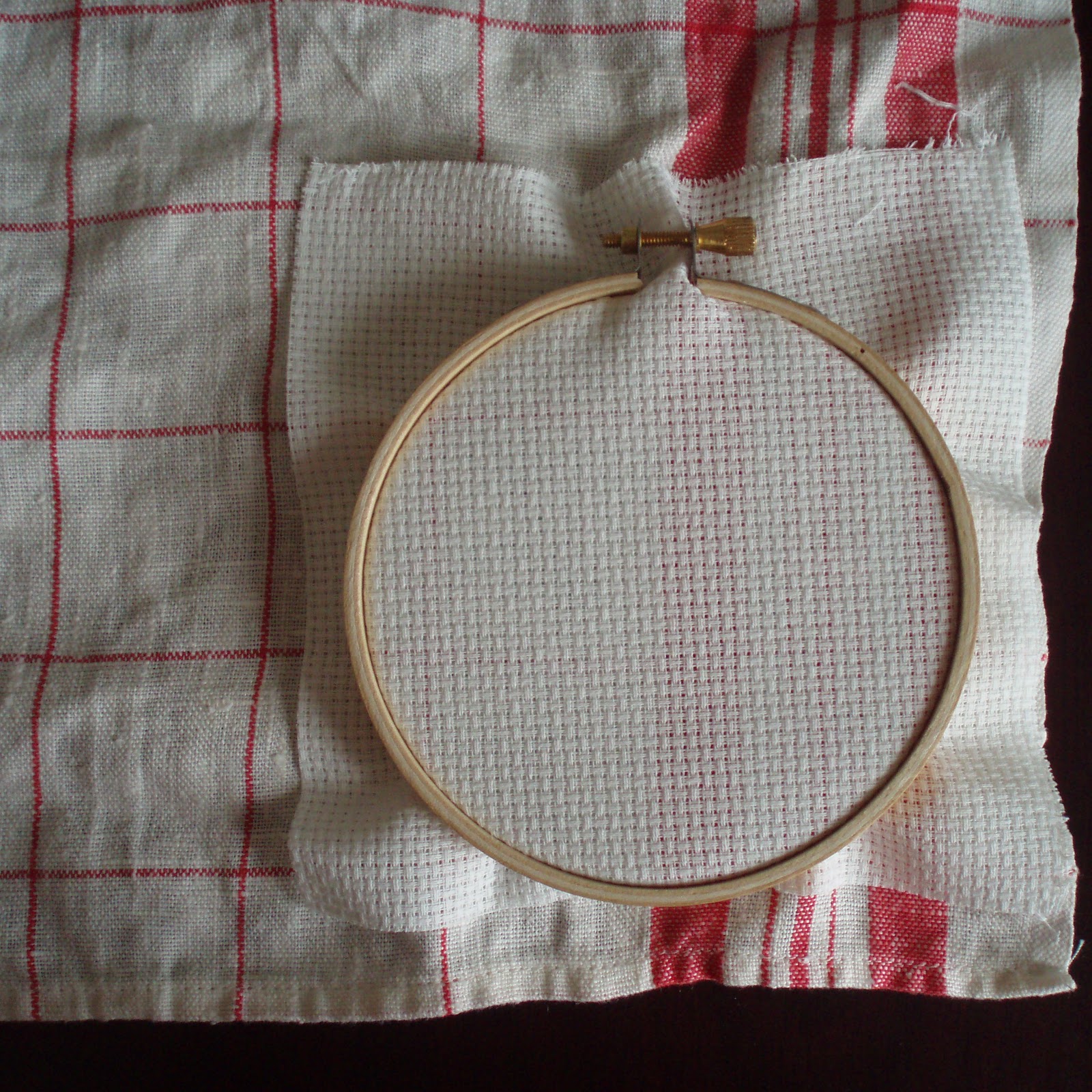 DIgenY HowTo CrossStitch Monogramed Tea Towel
