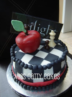 Twilight Birthday Cakes on Cake A Day  Twilight Cake