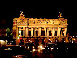 夜のパリ・オペラ座。