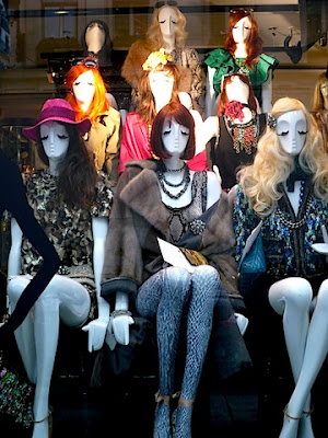 LANVAN show window2。