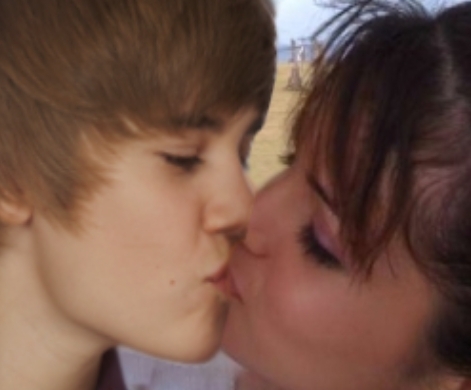 selena gomez and justin bieber kissing on boat. justin bieber kissing a fan