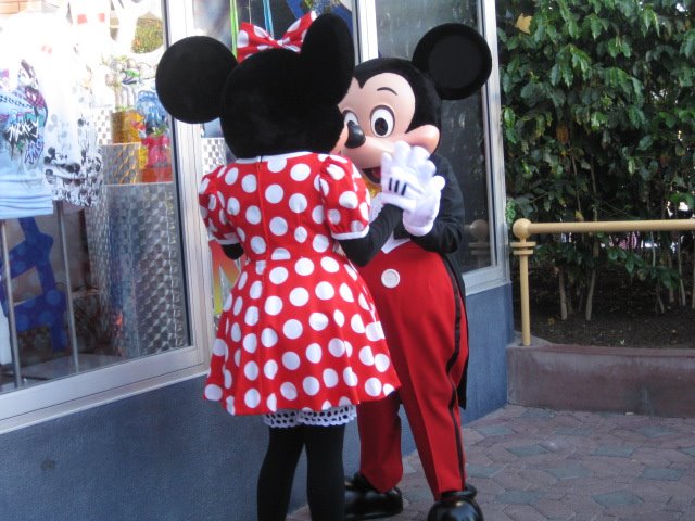 [Disneyland+SL+show+7.3&7.4.09+024.jpg]