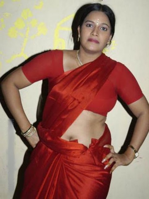 Saree blouse boob