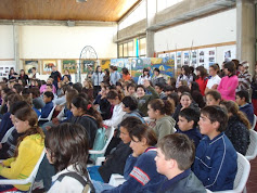 NUESTROS ESTUDIANTES PRESENCIAN ENCUENTRO COROS 6 OCTUBRE 09