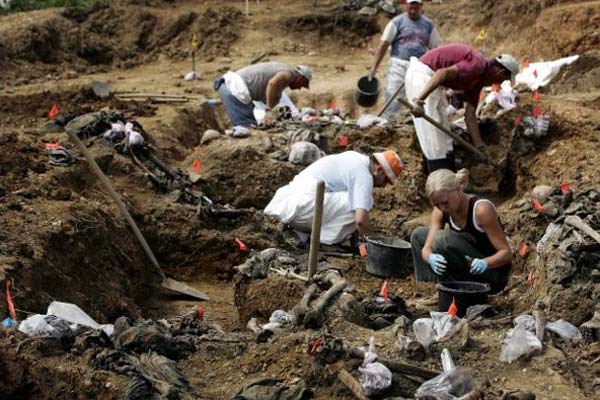 Srebrenica+massacre+genocide+July+11+1995+Bosnia-Herzegovina.jpg