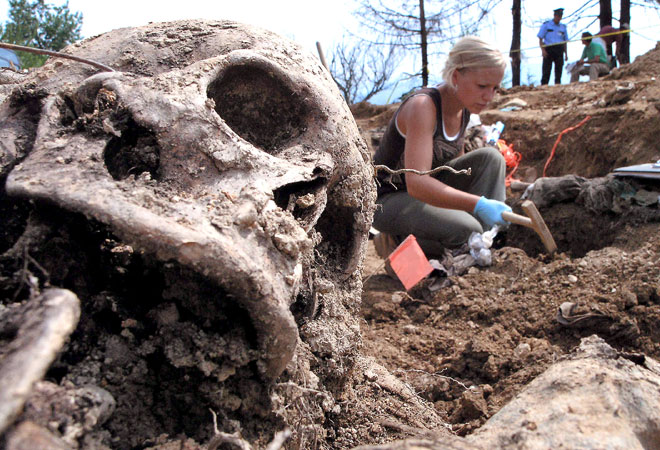 mass graves bosnia