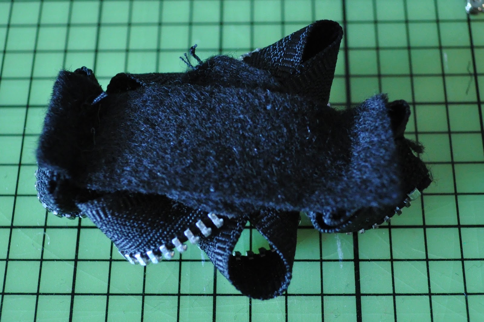 Twin Inspiration Zipper Accessories Tutorial