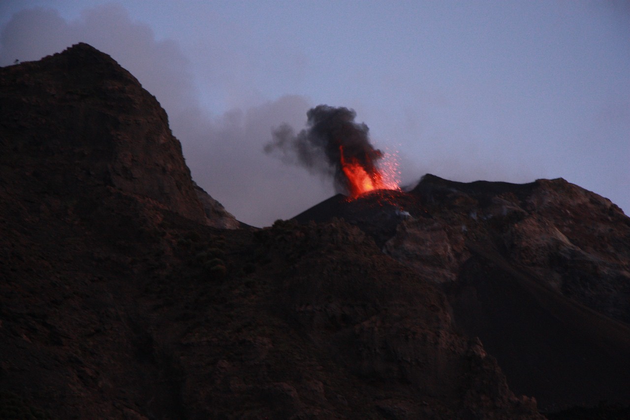 [Stromboli+048+(1280x853).jpg]