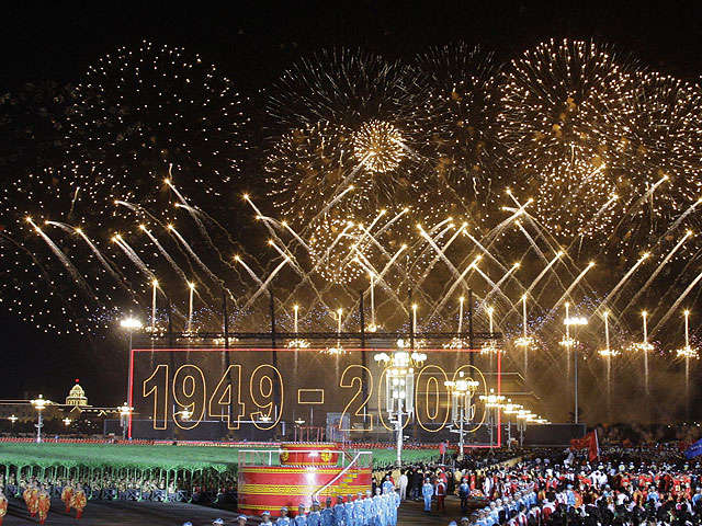 [china+fireworks+celebration.jpg]