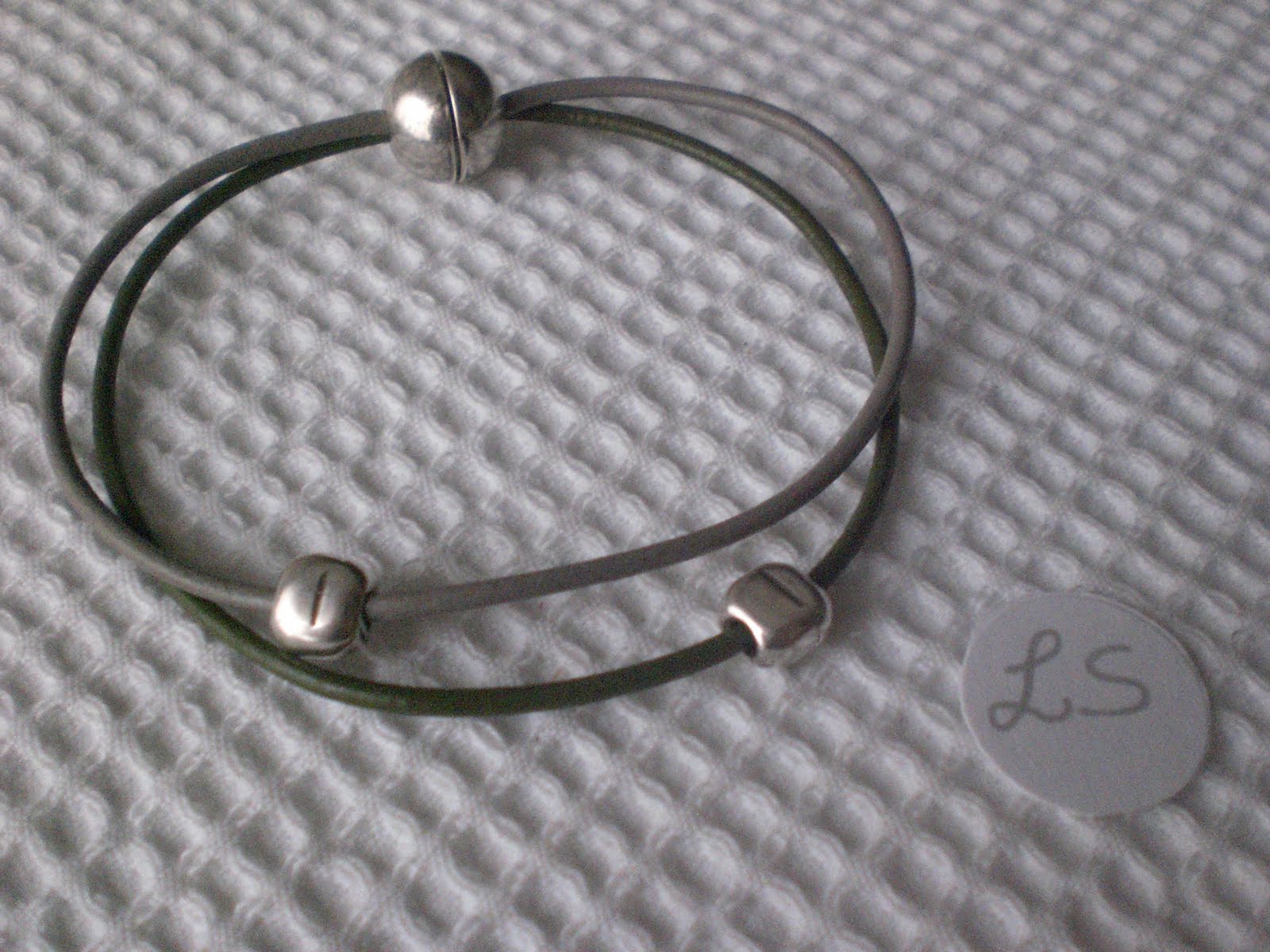 [pulseras+para+chicos+002.JPG]