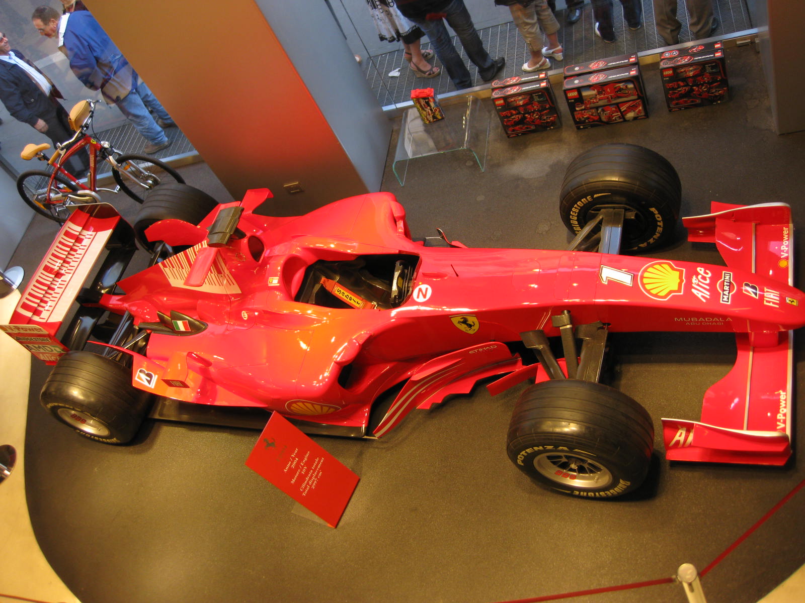 [Loja+Ferrari+-+Roma+(9).JPG]