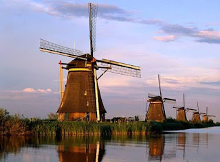 படம் பார்த்து கதை சொல்லுங்கள் Windmills+in+holland