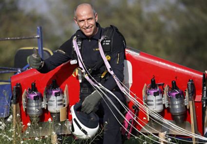 [yves-rossy-2_1822.jpg]