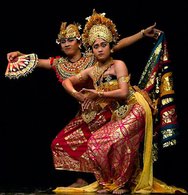 CULTURE OF INDONESIA Indonesian art-forms express this cultural mix.