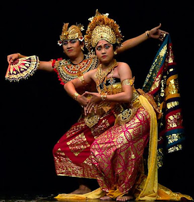 http://3.bp.blogspot.com/_sQKQnFXCbTo/ScLXWkeEyqI/AAAAAAAAF9s/T9jAJoPOPRg/s400/Bali+dancer.JPG