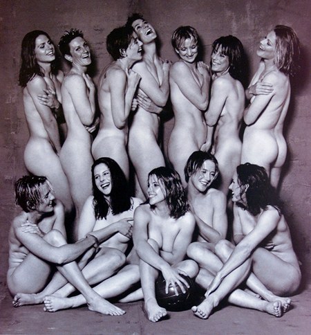 [Women_football_team.jpg]