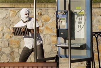 [BasqueProtesterSmashingPhoneBox.jpg]