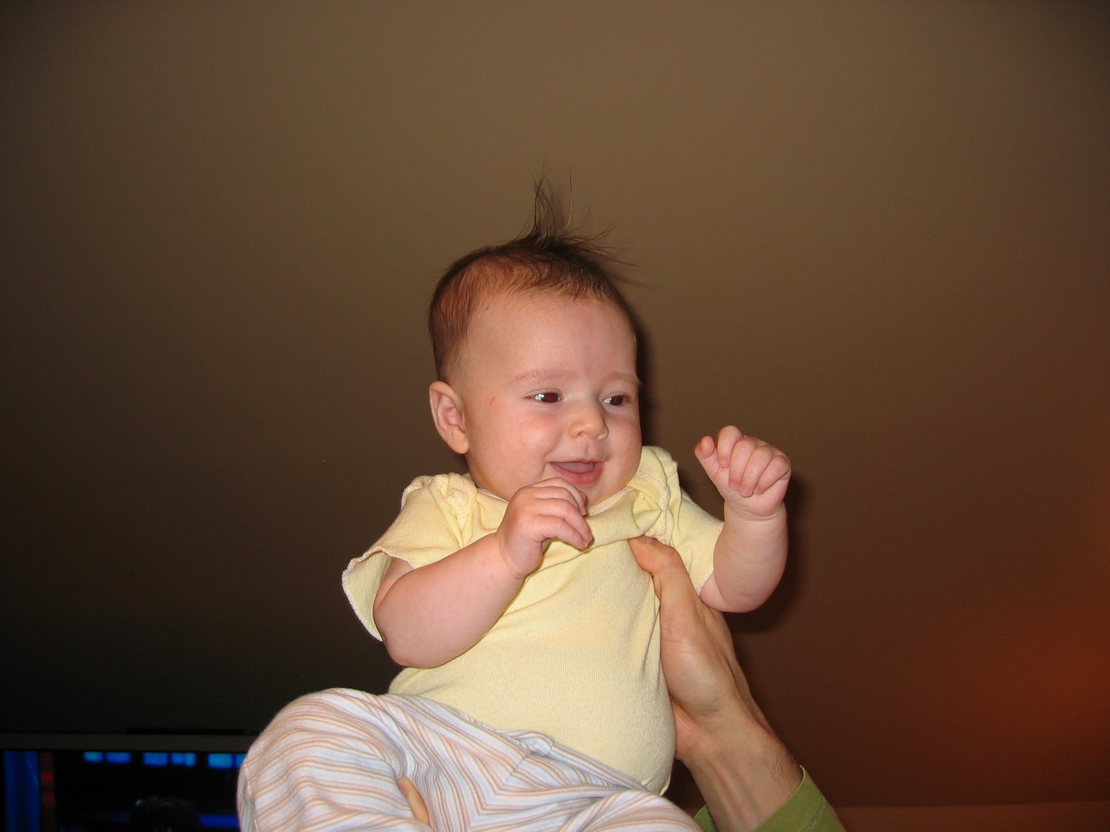 [Daddy's+got+me+in+the+air.JPG]