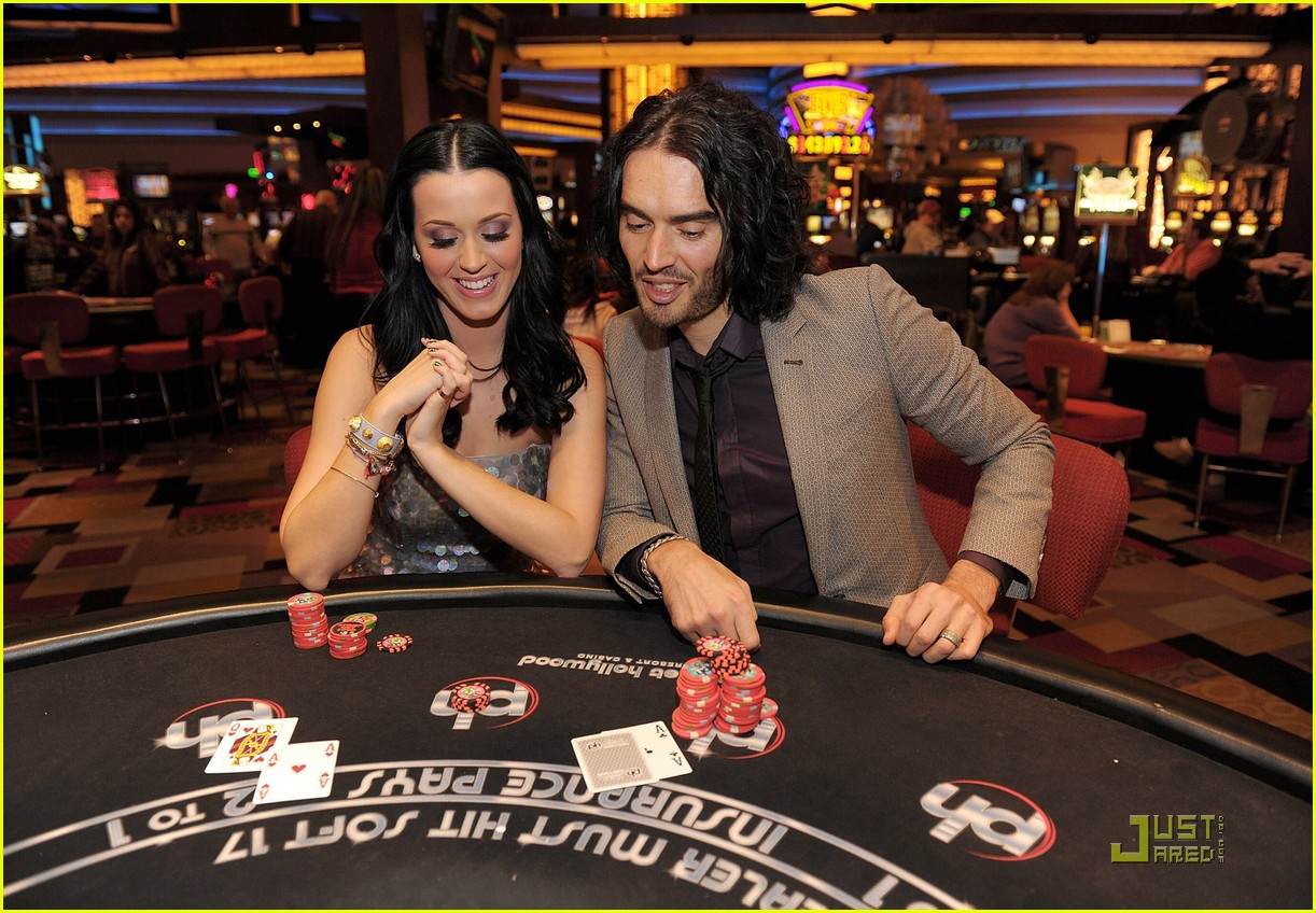 http://3.bp.blogspot.com/_sdW0OL9kcwQ/TS6KZYrFOMI/AAAAAAAAh4c/195BYqF-XmQ/s1600/katy-perry-russell-brand-grandma-birthday-02.jpg