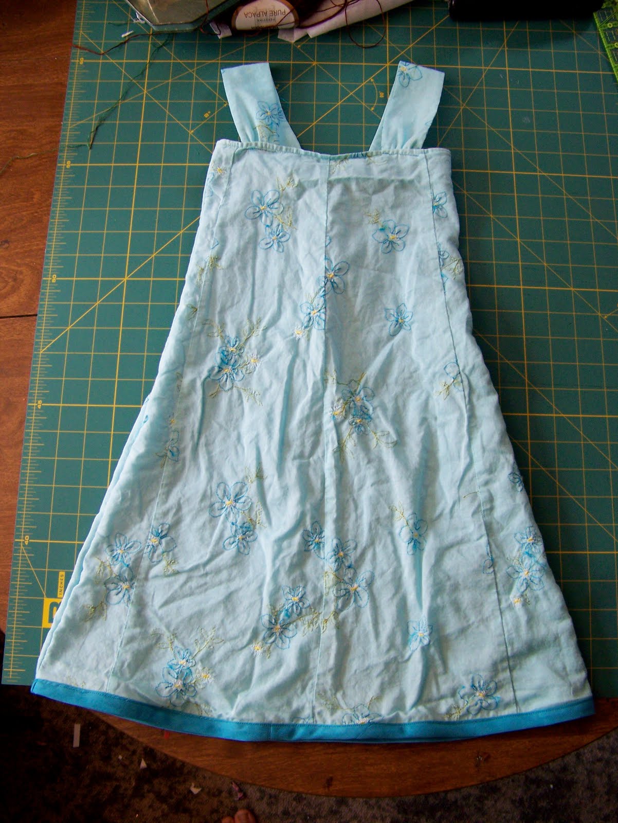 Many Skies Mama Tutorial Repurpose a women's skirt into a little
