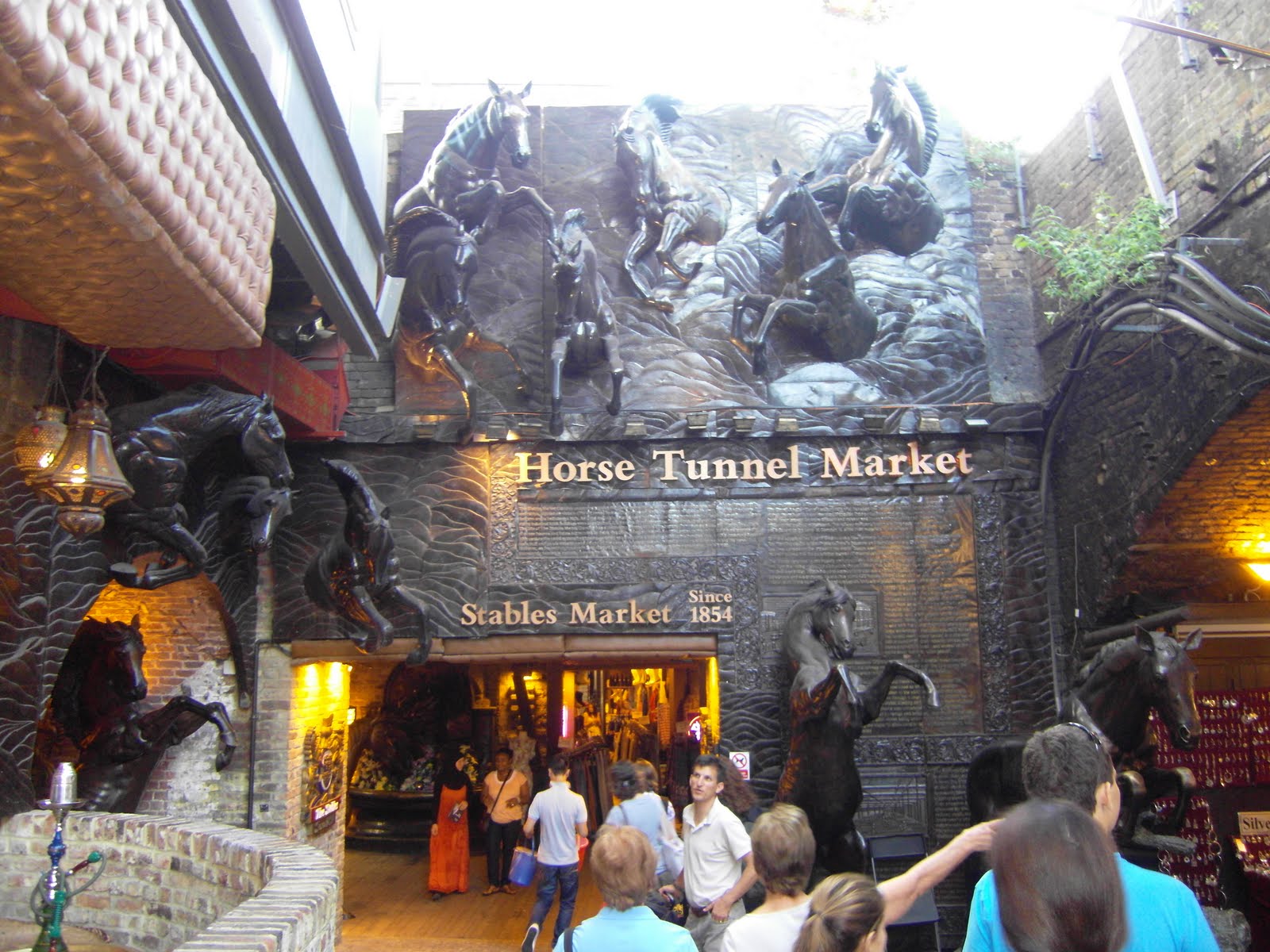 Horses Lovers Horse Tunnel Market (London) a magnificent tourist spot!
