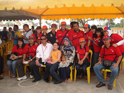 bersama anak2 angkat program Dunia Melayu Dunia Islam di semabok pada 2007
