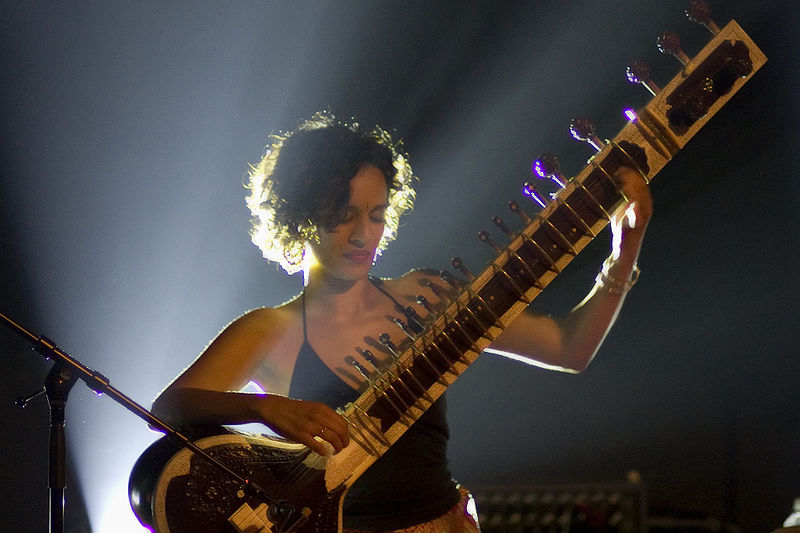 [800px-Anoushka_Shankar.jpg]