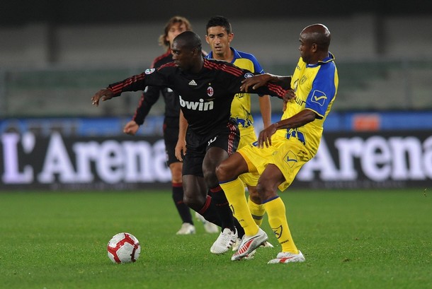 [CHIEVO-MILAN+-+LUCIANO+CONTRO+SEEDORF+-+GETTY+IMAGES.jpg]