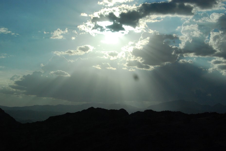 [Intrepid_Traveling_8_08OVER_THE_HILL]