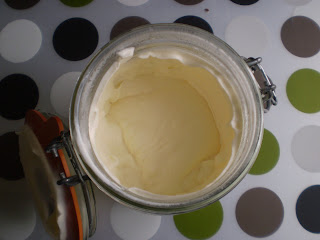 The thickened cream: keep shaking...