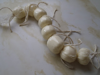 Mozzatura: the wrapped and tied bocconcini