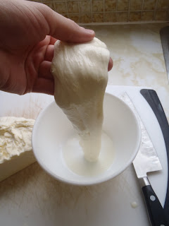 Pasta filata: the mozzarella stretching under its own weight