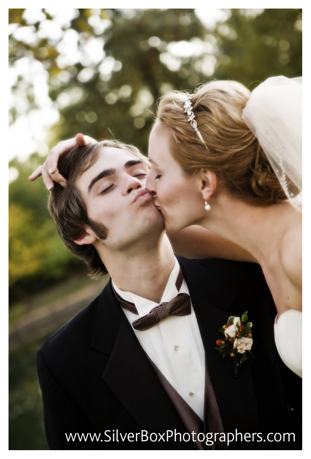 [13+fun+kiss+112Snyder_562.jpg]