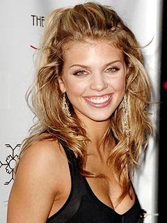 http://3.bp.blogspot.com/_ssSucj5s0mM/SZT_ZbML-qI/AAAAAAAAHio/u02Zq5Q4adY/s400/annalynne%2Bmccord.jpg