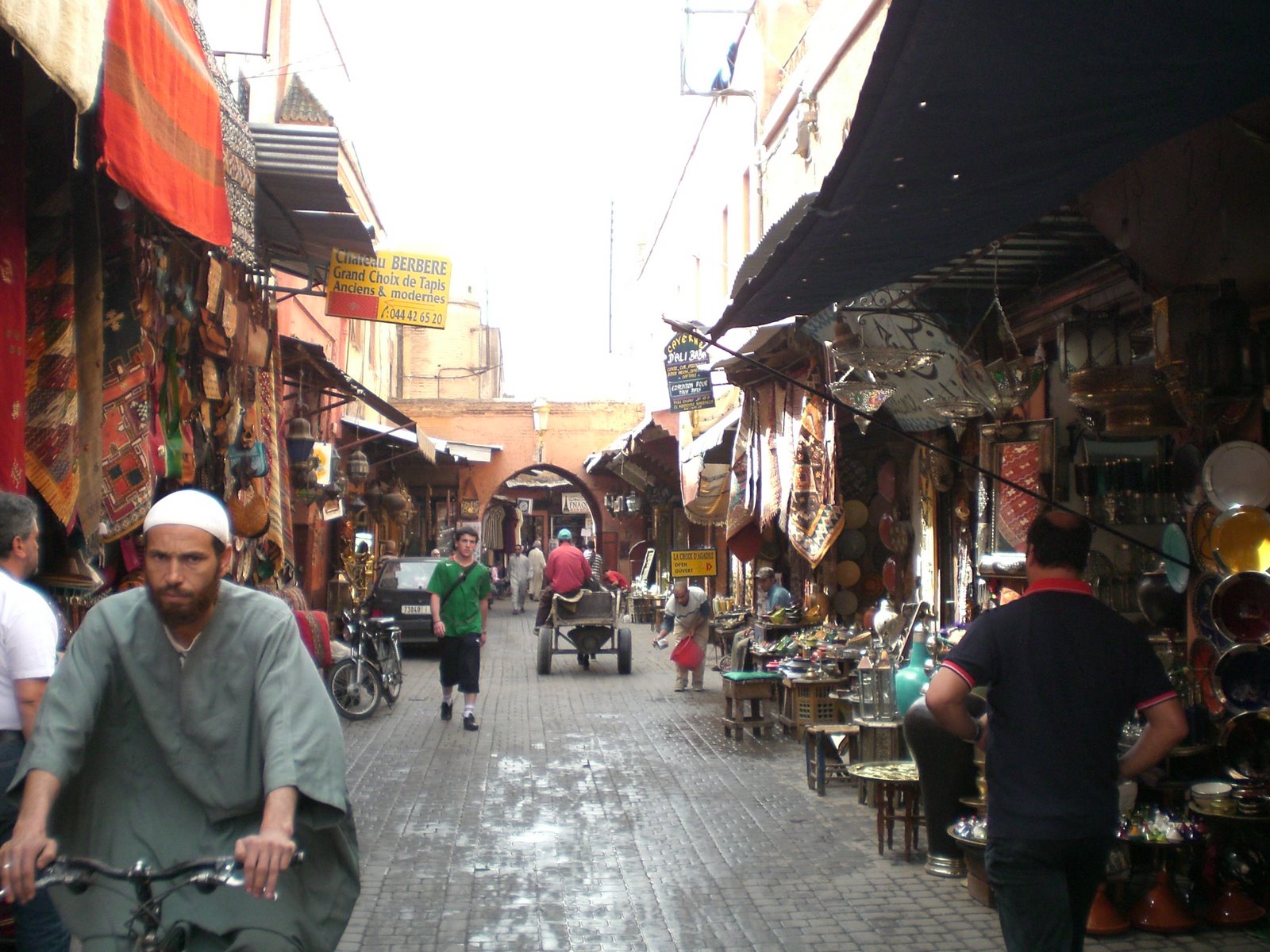 [12medina.JPG]