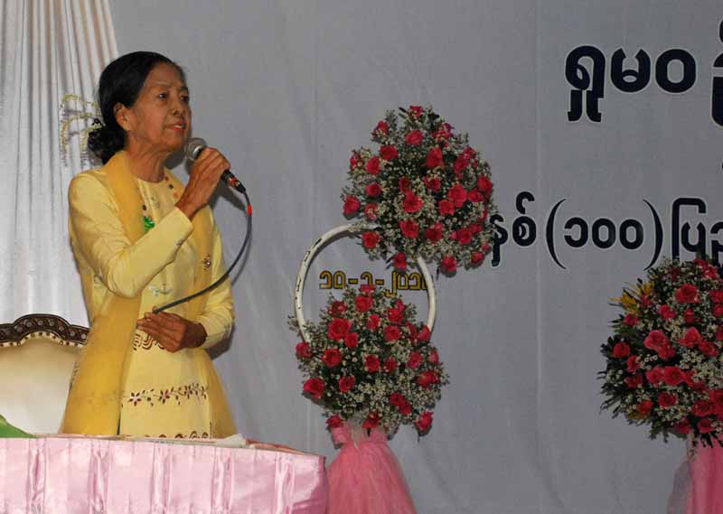 [announcer+shwe+gu+may+hnin.jpg]