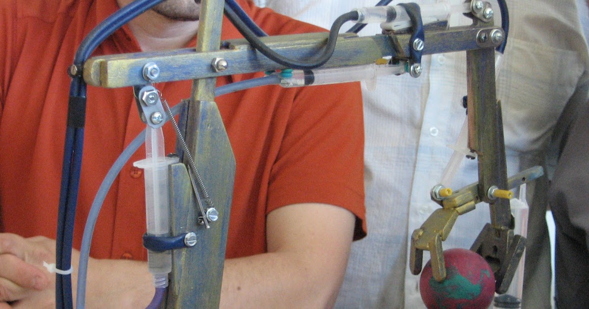 Arte&Tecnología: Brazo Robótico. Trabajo realizado con jeringas, tubos