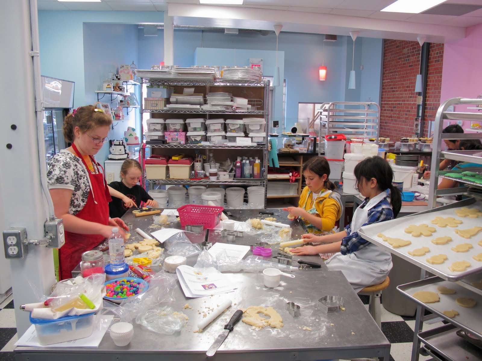 Whimsical Cake Studio Inc. Cake Decorating for YOU!