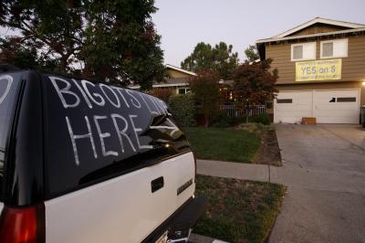 [bigotslivehere.JPG]